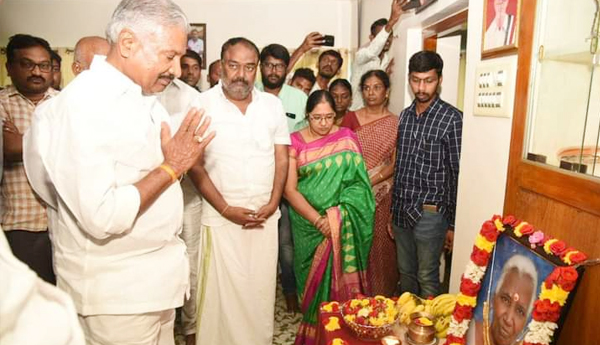 విజయానందరెడ్డి కుటుంబాన్ని పరామర్శించిన మంత్రి, ఎంపీ