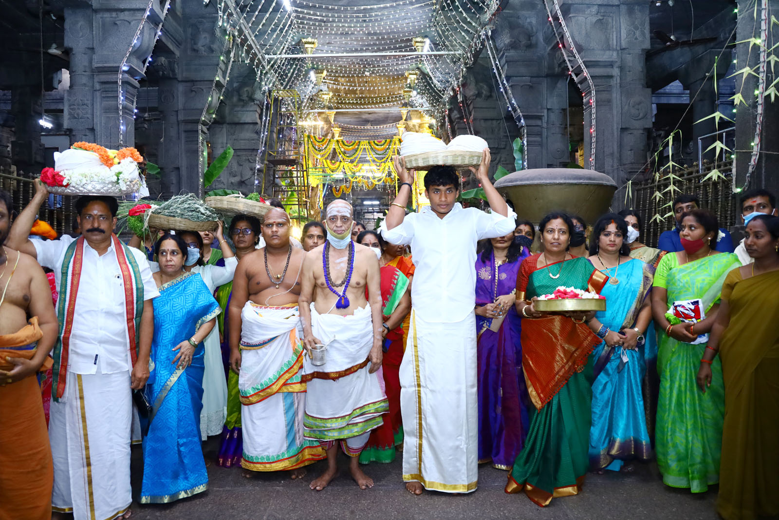 నేత్రపర్వం... ధ్వజారోహణం