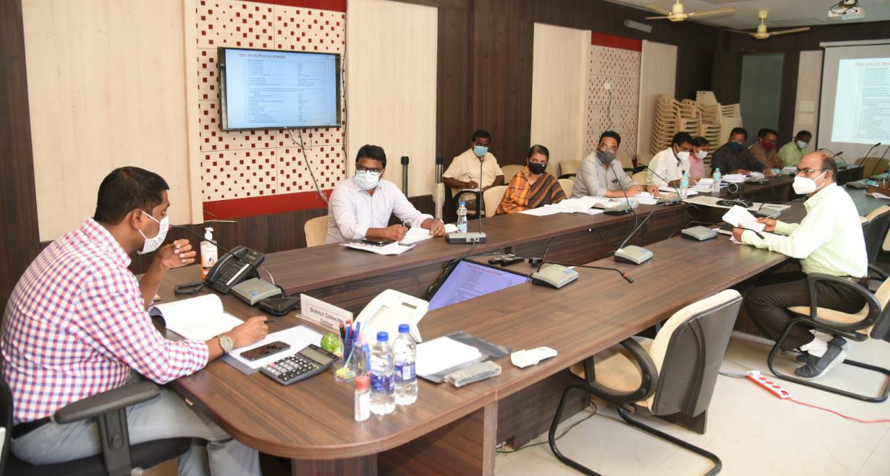 శాశ్వత భూ రికార్డు కోసమే రీసర్వే : కలెక్టర్‌