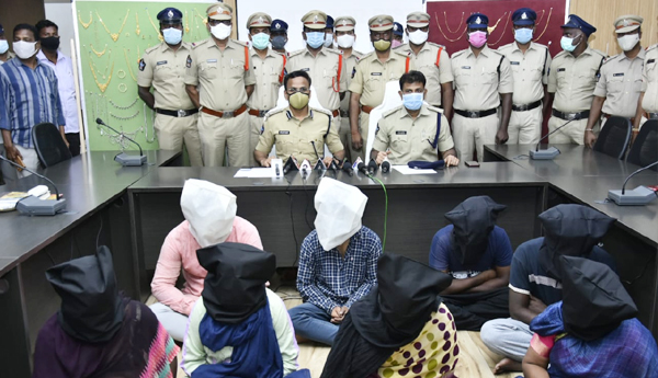 చిత్తూరు జిల్లాలో చైన్ స్నాచింగ్ అంతరాష్ట్ర ముఠా అరెస్టు