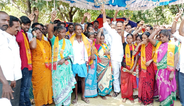 వైసిపి నుంచి టిడిపిలోకి చేరిన 50 కుటుంబాలు 