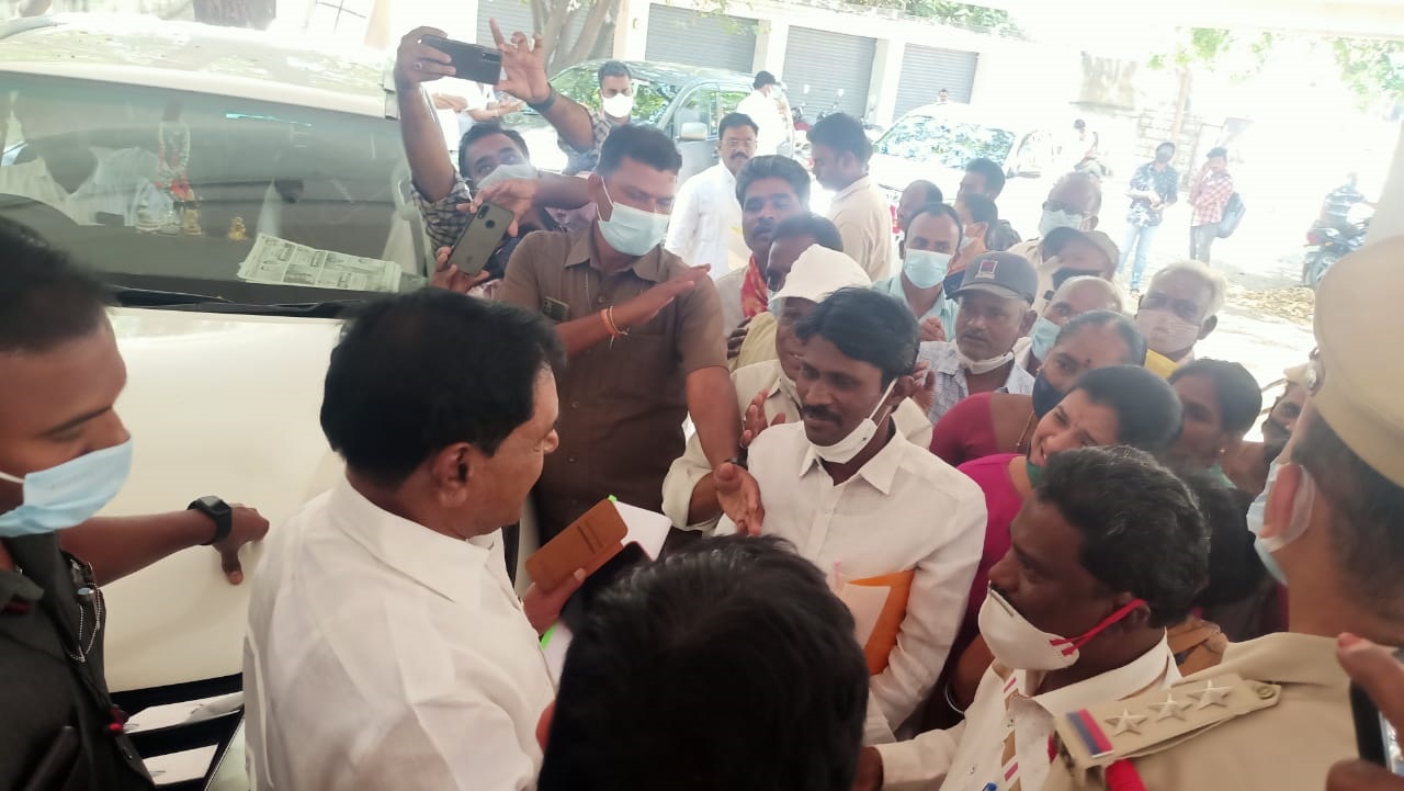 శెట్టిపల్లి రైతుల సమస్యలు పరిష్కరించాలి