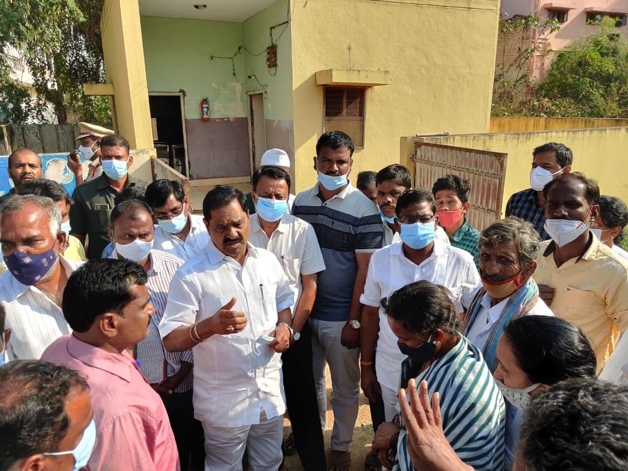 మృతుల కుటుంబాలను ఆదుకుంటాం