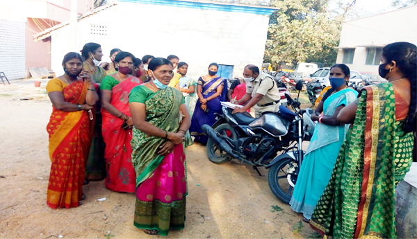 కలకడ అంగన్వాడీ కార్యకర్తలు అరెస్ట్‌