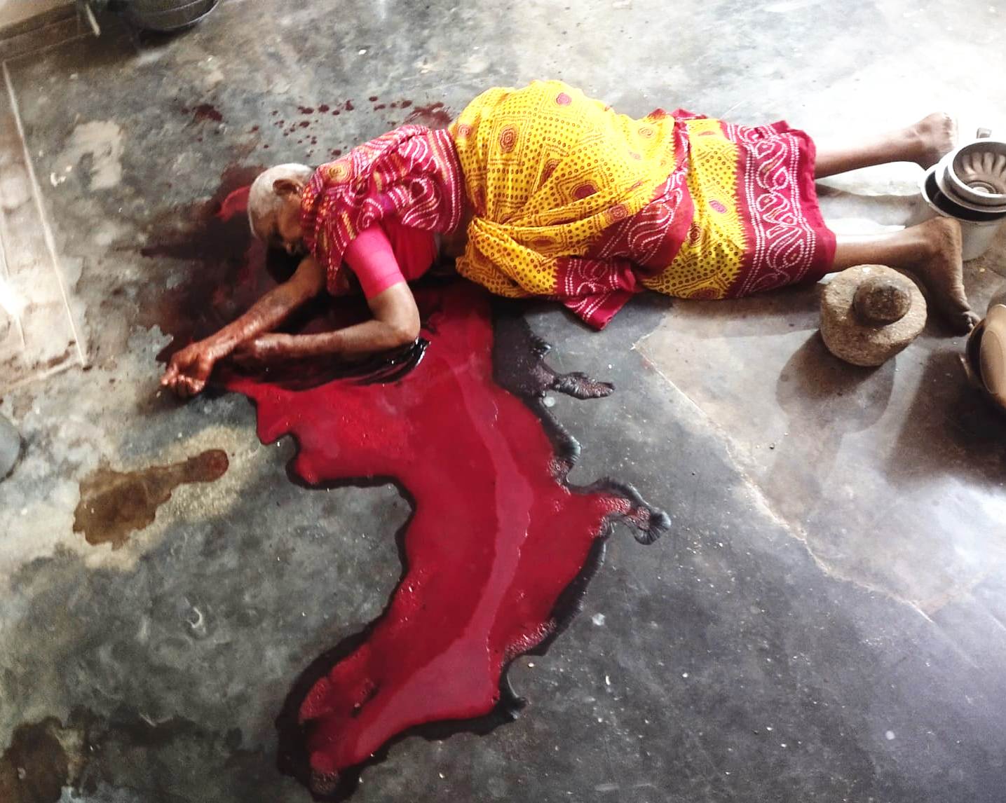  వృద్ధురాలు దారుణ హత్య..!