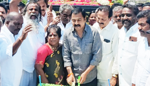 పుత్తూరులో ఘనంగా వైసిపి ఆవిర్భావ దినోత్సవ వేడుకలు