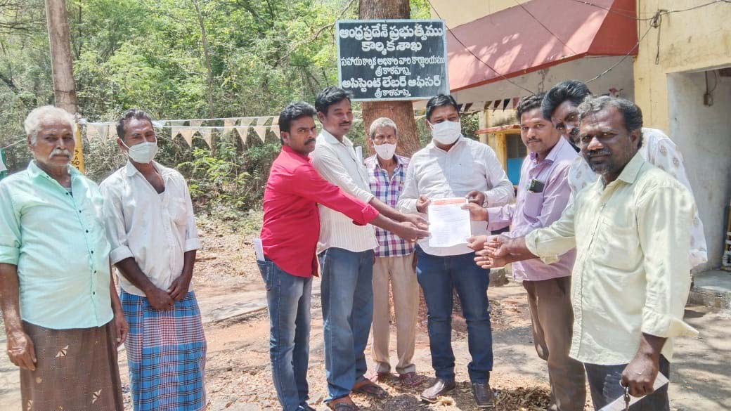 భవన నిర్మాణ రంగ కార్మికులను ఆదుకోండి