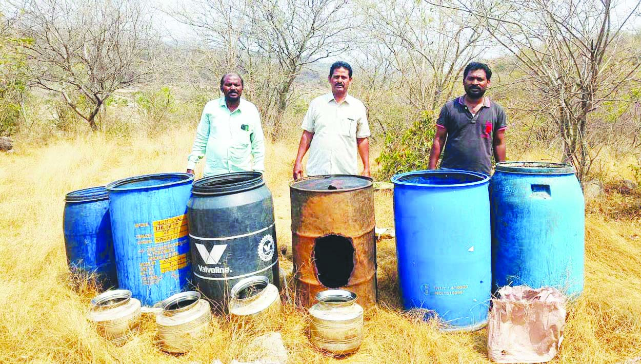 1100 లీటర్ల సారా ఊట ధ్వంసం