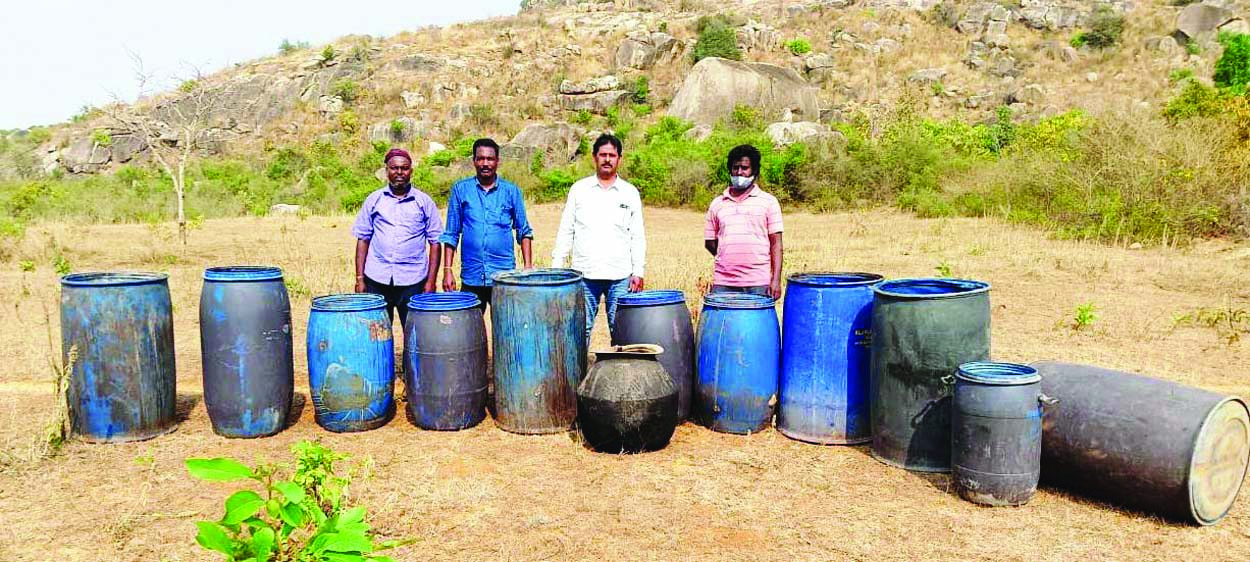 1200 లీటర్ల సారా ఊట ధ్వంసం - కేసు నమోదు