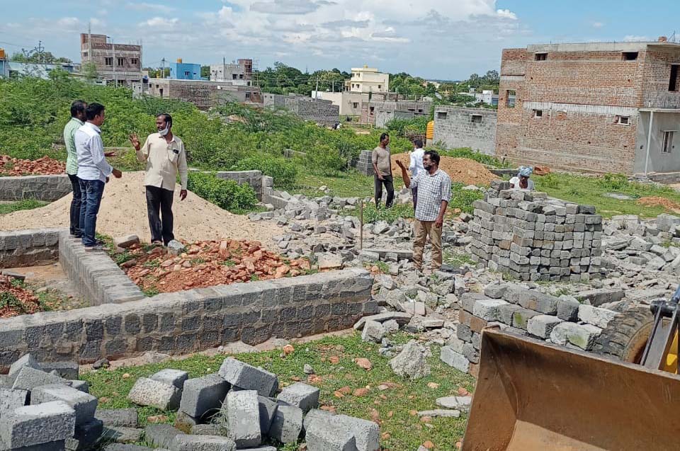 టైలర్స్‌ కాలనీలో యథేచ్ఛగా ఆక్రమణలు