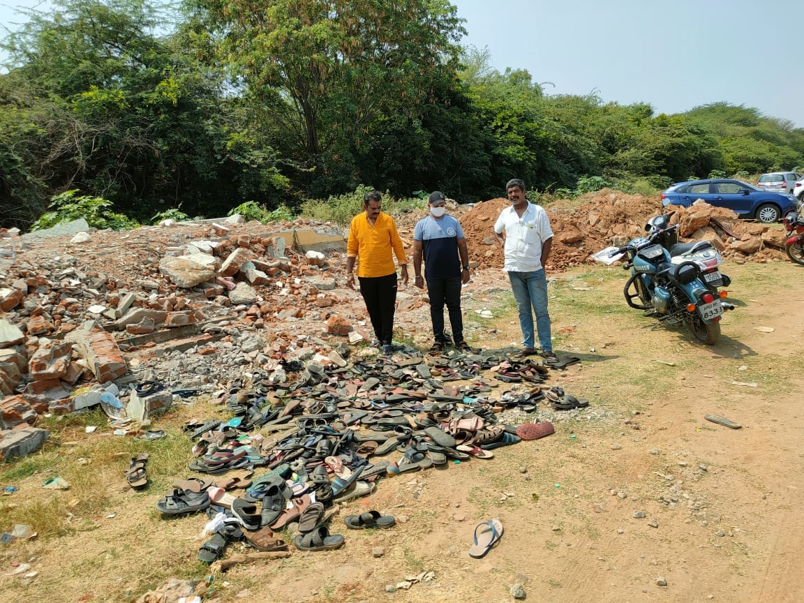 పాదరక్షల స్టాండు ఏర్పాటు చేయండి