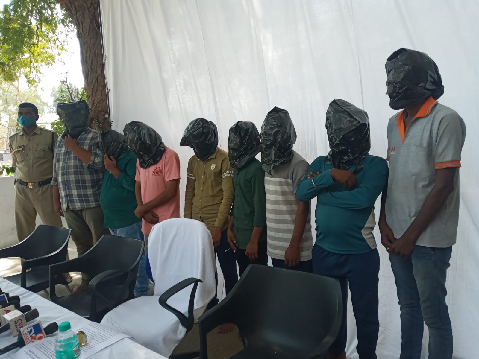  సైబర్‌ నేరగాళ్ళు అరెస్టు