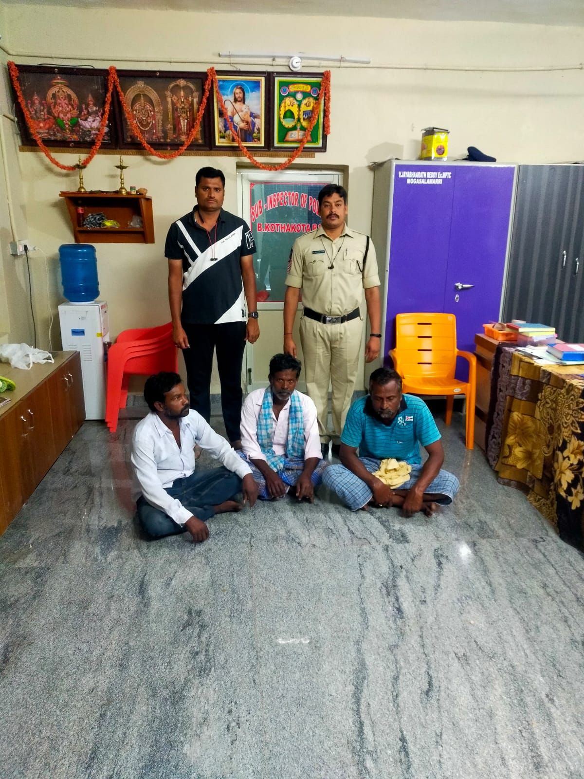 ముగ్గురు జూదరుల అరెస్ట్‌