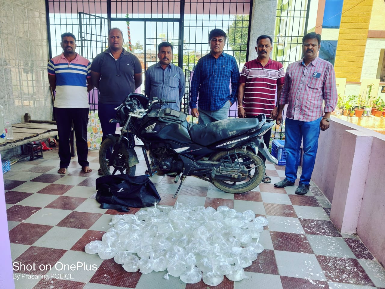 నాటుసారా స్వాధీనం - ద్విచక్ర వాహనం సీజ్‌