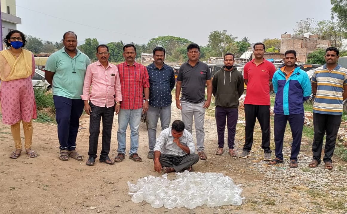  సారా వ్యాపారి అరెస్ట్‌