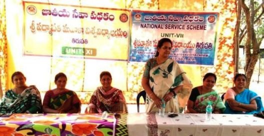 మహిళలు వ్యాపార అవకాశాల్ని అందిపుచ్చుకోవాలి : రజని