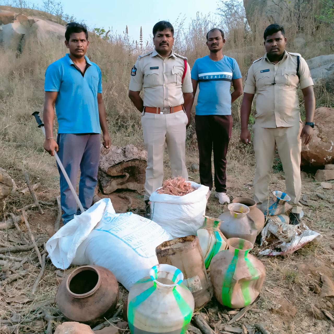300 లీటర్ల సారా ఊట ద్వంసం