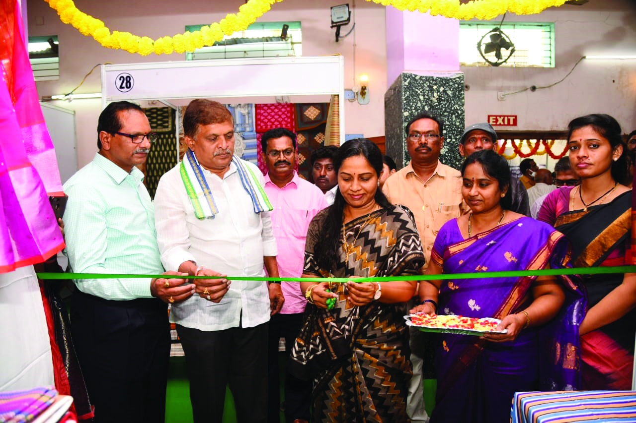 చేనేత వస్త్ర ప్రదర్శన ప్రారంభం