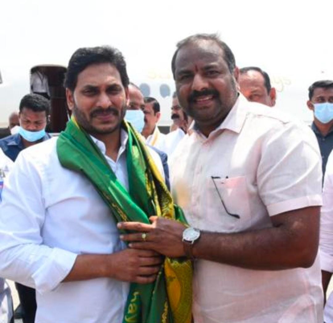 ముఖ్యమంత్రిని కలిసిన జీవరత్నం రెడ్డి