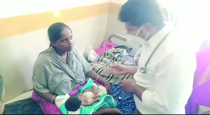 తల్లి ఒడికి చేరిన పసికందు