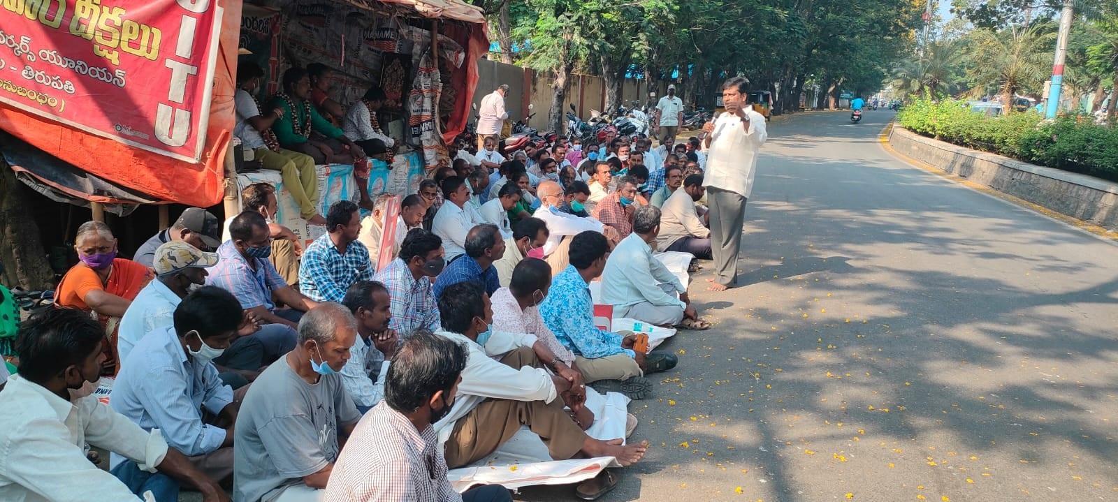 కార్మికులంటే ఎందుకింత నిర్లక్ష్యం..?