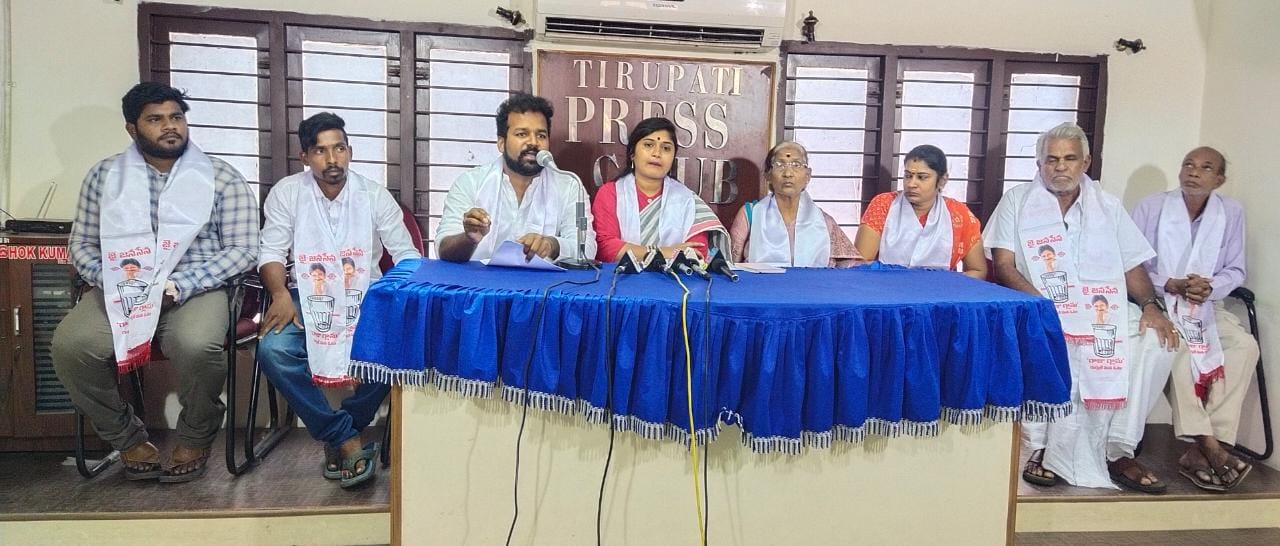 పవన్‌ కళ్యాణ్‌ను విమర్శిస్తే ఊరుకోం- వినుత