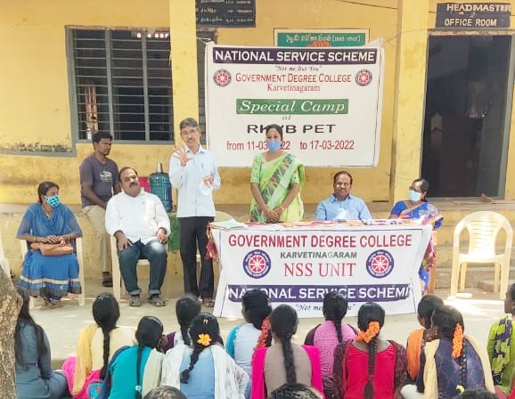 విద్యార్థి దశ నుండే సేవభావాన్ని అలవర్చుకోవాలి