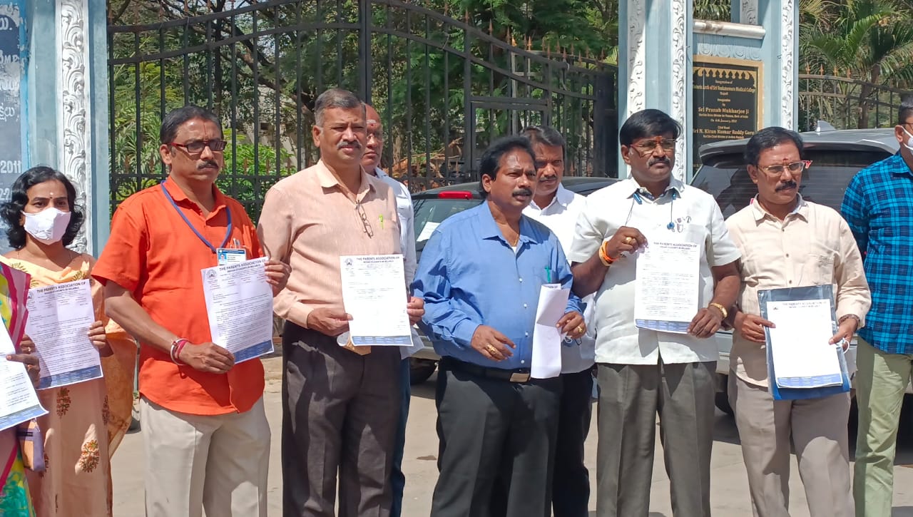 గోమెల్‌ విద్యార్థులను స్వస్థలాలకు చేర్చండి