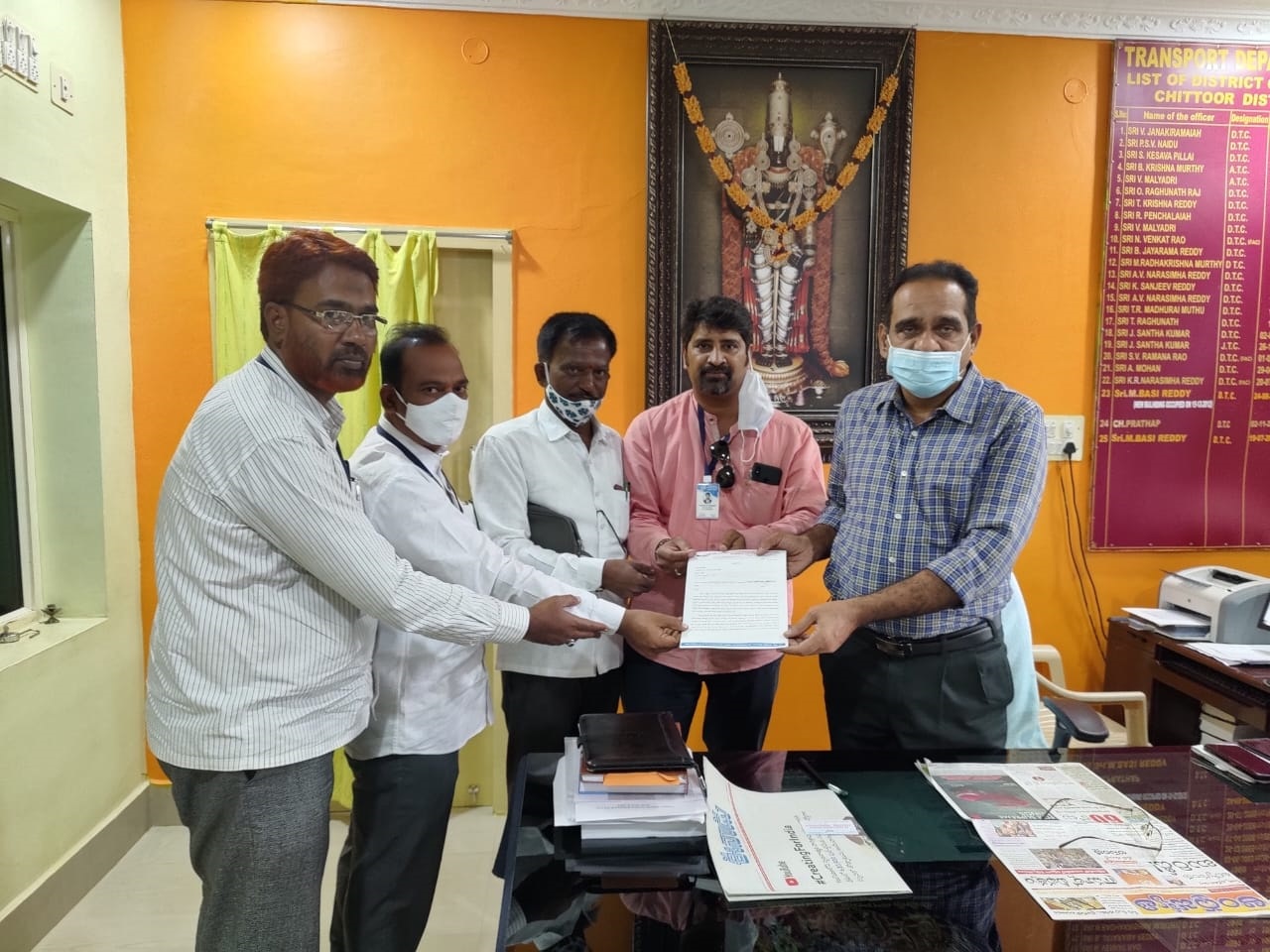 చిన్న ప్రైవేట్‌ పాఠశాలల బస్సులపై పెనాల్టీల బాదుడు ఆపాలి