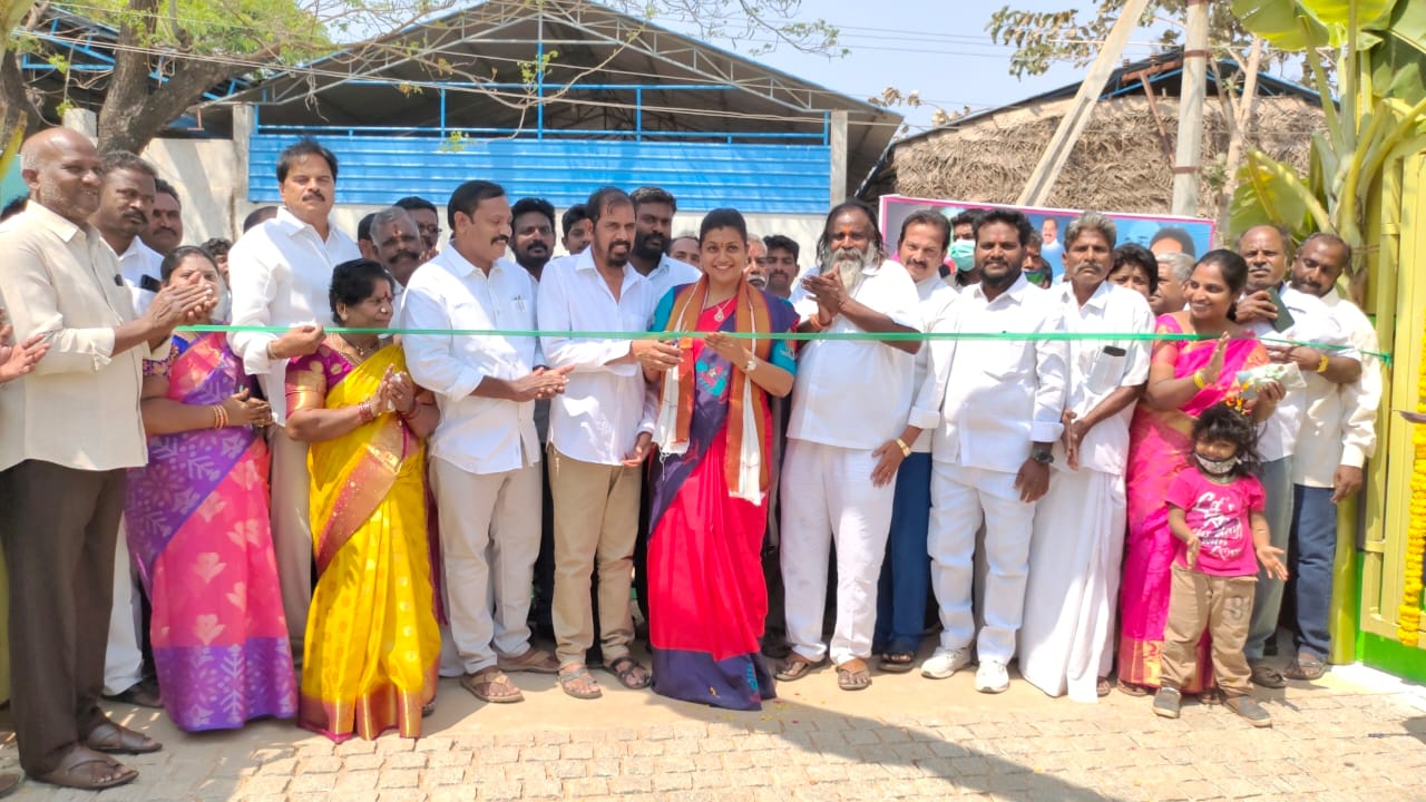 మున్సిపల్‌ పార్కును ప్రారంభించిన ఎమ్మెల్యే ఆర్కే రోజా