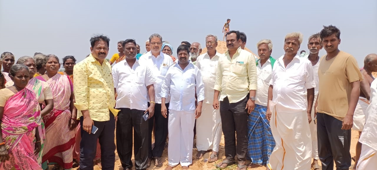 అనధికార రీచ్‌తో ఇసుక అక్రమ రవాణా