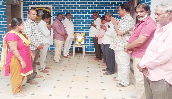 అమరజీవి పొట్టి శ్రీరాములుకు అధికారుల నివాళులు