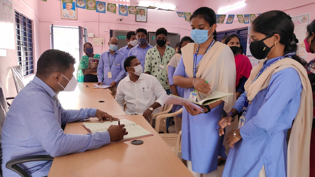 సచివాలయంను తనిఖీ చేసిన జెసి సిహెచ్‌ శ్రీధర్‌