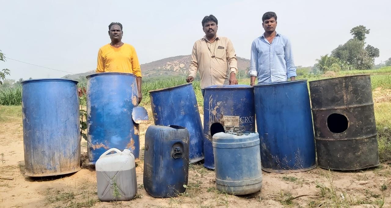 38 లీటర్ల నాటుసారా స్వాధీనం నిందితుల అరెస్ట్‌ 