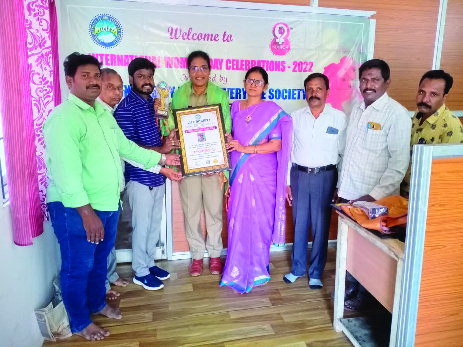 ఎస్‌ఐ సుమతికి ఉత్తమ అవార్డు