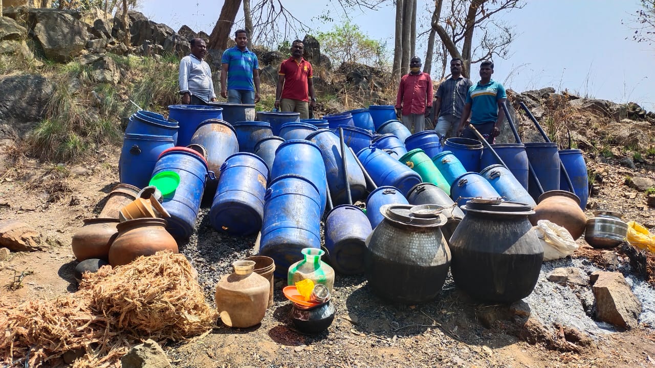 15 వేల లీటర్ల నాటు సారా ఊట ధ్వంసం