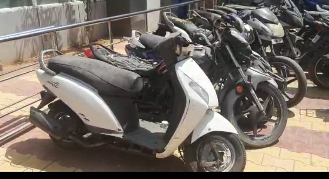 సీజ్‌చేసిన వాహనాలు వేలంలో విక్రయం