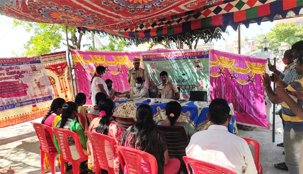 మహిళలు అన్ని రంగాల్లో ముందుండాలి : సిఐ నాగార్జున రెడ్డి 