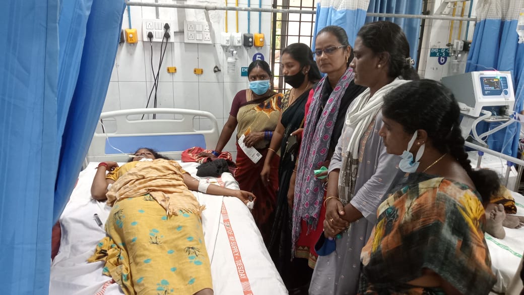 గొంతు కోసిన ఉన్మాదిని కఠినంగా శిక్షించాలి : ఐద్వా