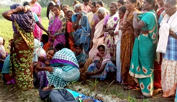 కరెంటు తీగలు తగిలి వ్యక్తి మృతి