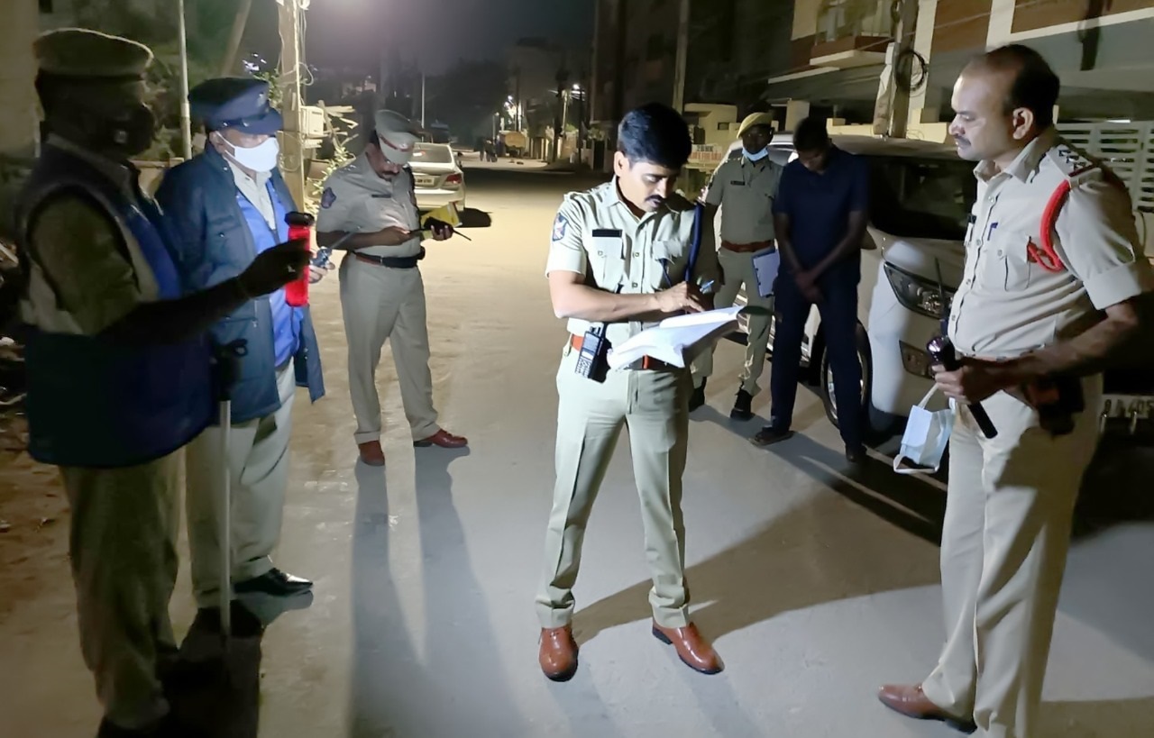 అర్ధరాత్రి ఎస్‌పి ఆకస్మిక తనిఖీలు