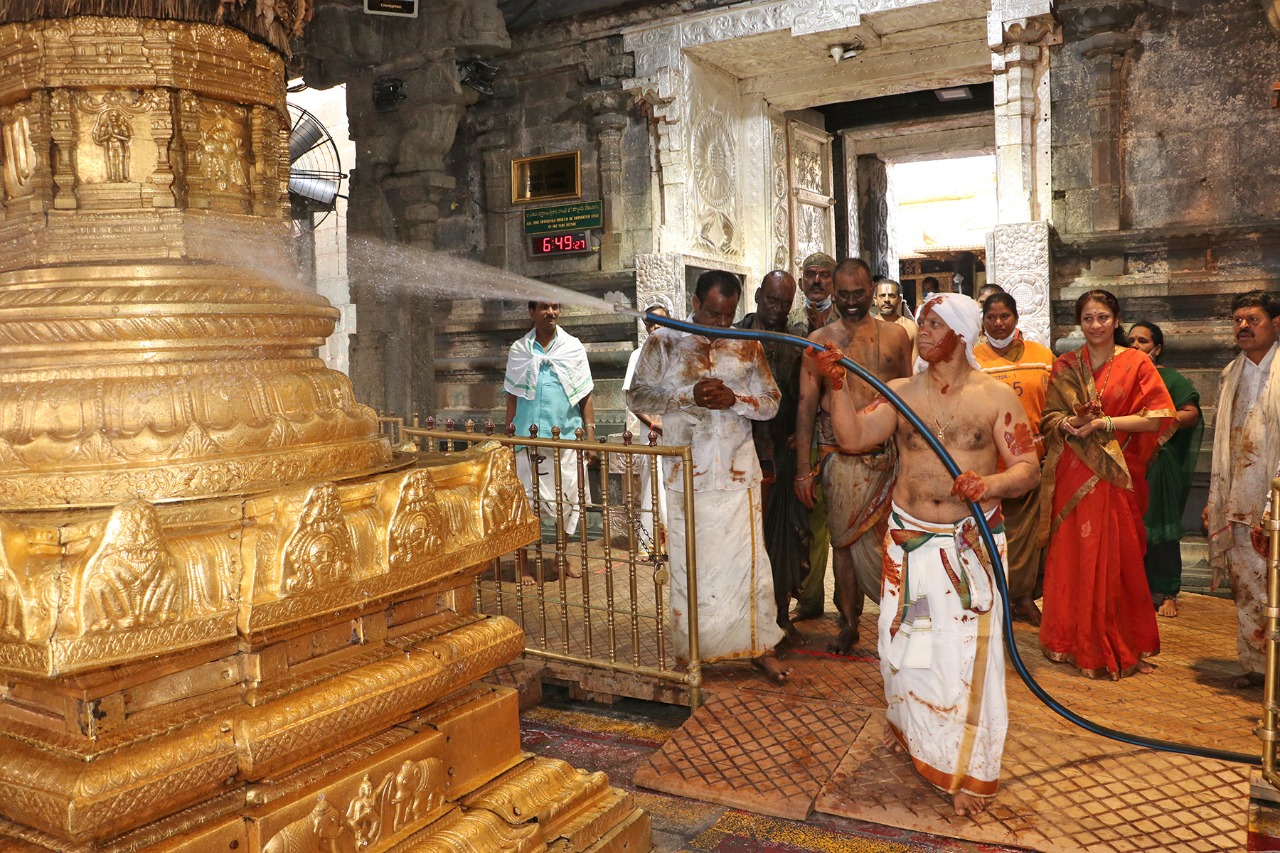 శాస్త్రోక్తంగా కోయిల్‌ ఆళ్వార్‌ తిరుమంజనం