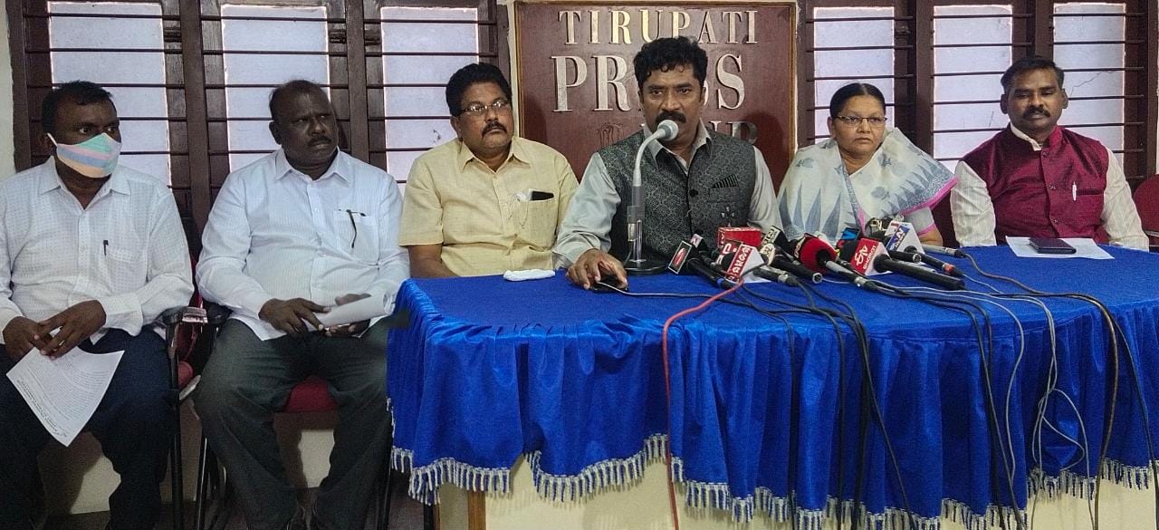 అనిల్‌ సిఎంని నవ్వులపాలు చేయ్యోద్దు