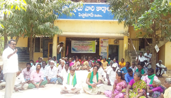 అక్రమ రీచ్ లను రద్దు చేయకపోతే రహదారులను దిగ్బంధం చేస్తాం