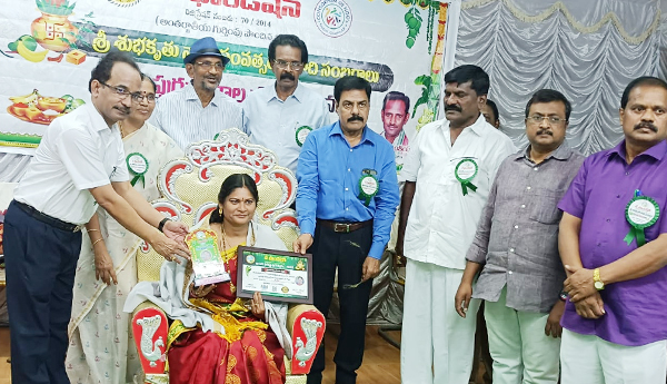 ఆంగ్ల ఉపాధ్యాయురాలికి ఉగాది పురస్కారం