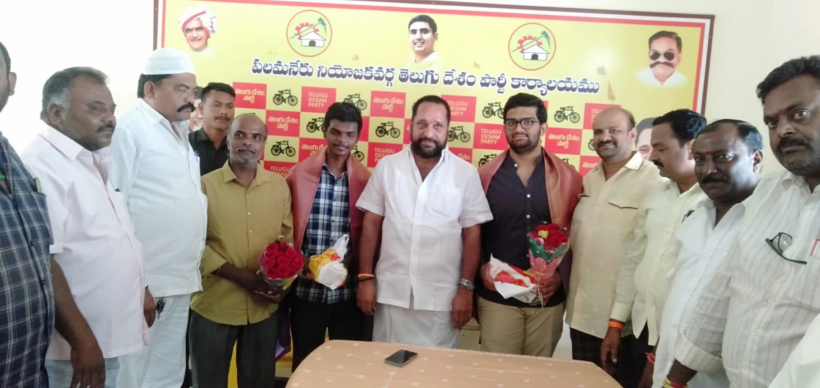సీఎంఈలో సత్తా చాటిన విద్యార్థులకు సన్మానం