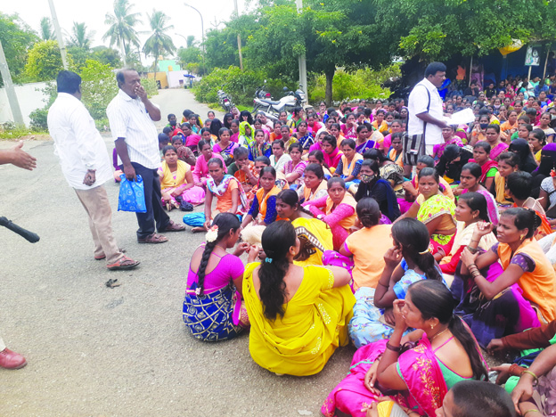 కొనసాగిన గార్మెంట్‌ కార్మికుల ఆందోళన