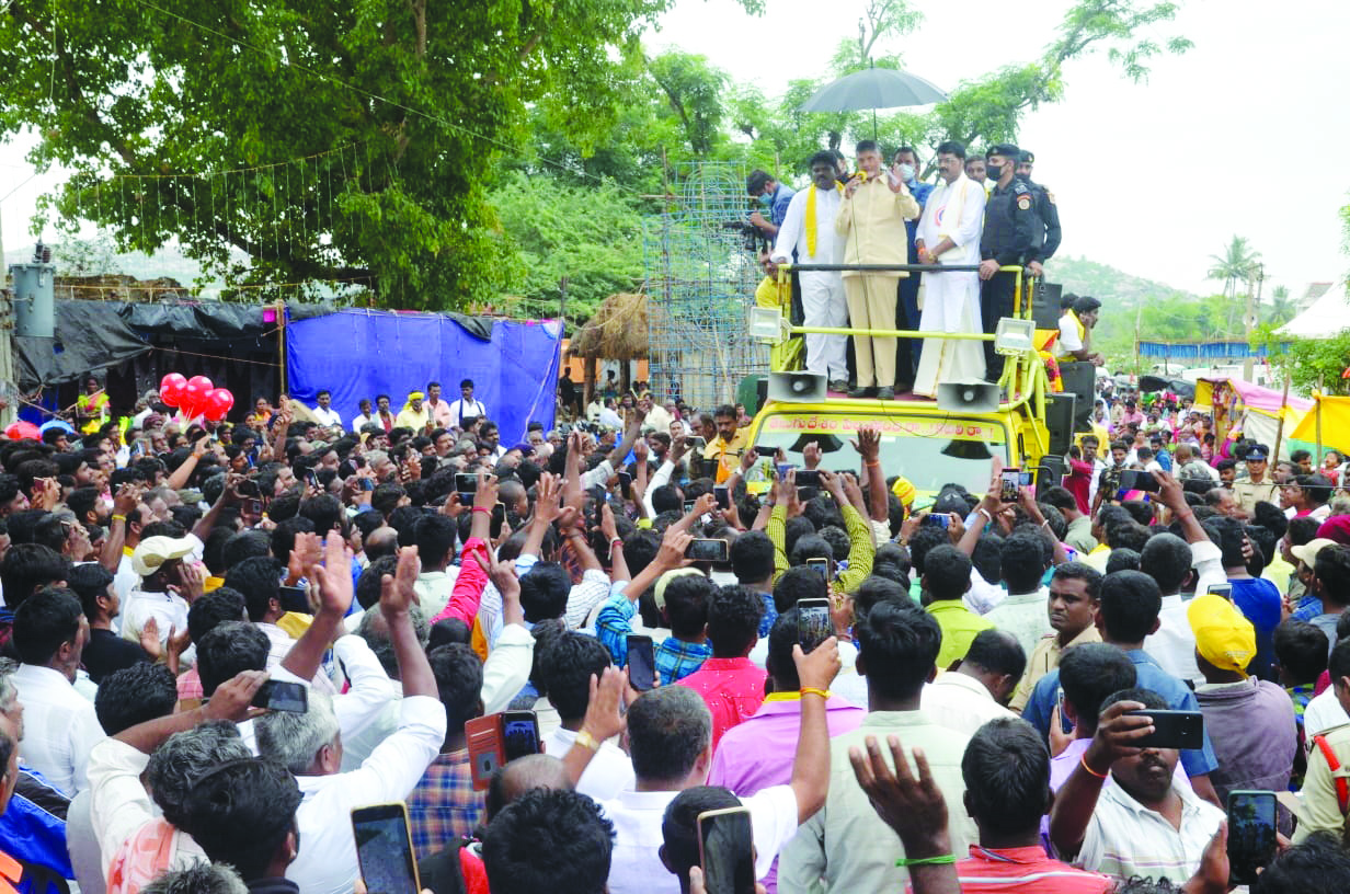 రిజిస్ట్రార్‌ ఆగడాలతో ద్రవిడ వర్సిటీ భ్రష్టు పడుతోంది