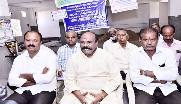 రాజకీయ కుట్రతో శ్రీనివాస్‌ పై డ్రగ్స్‌ కేసు : బలిజ సంఘం నేతల ఖండన