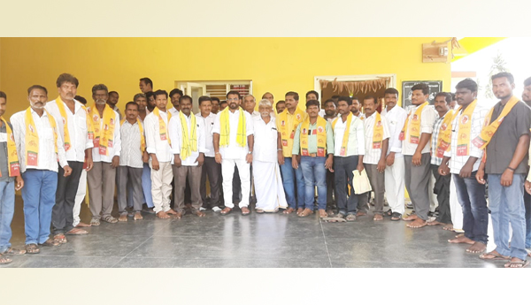 వెదురుకుప్పంలో 35మంది టిడిపిలో చేరిక